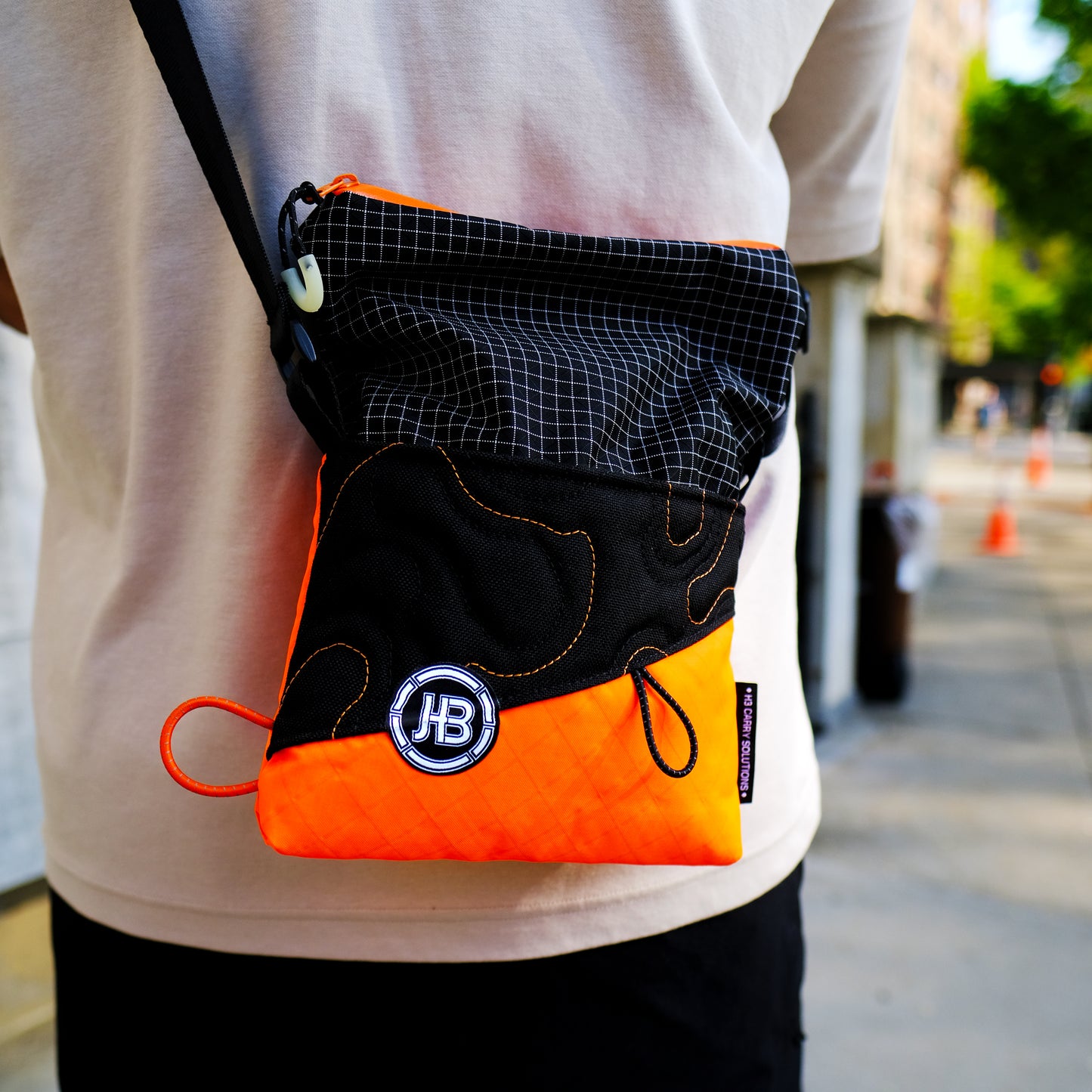 Topo Sling in HighViz Black