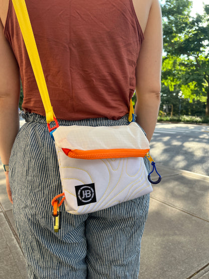 Topo Sling in Primary & White 003