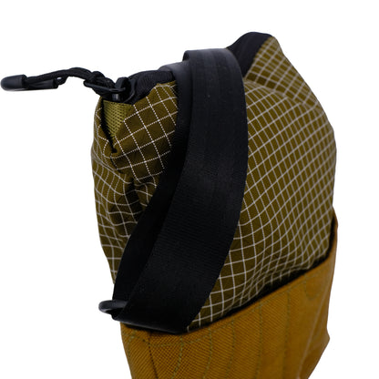 Topo Sling in Camel & Green 004