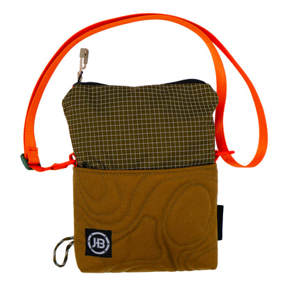 Topo Sling in Camel & Green 001