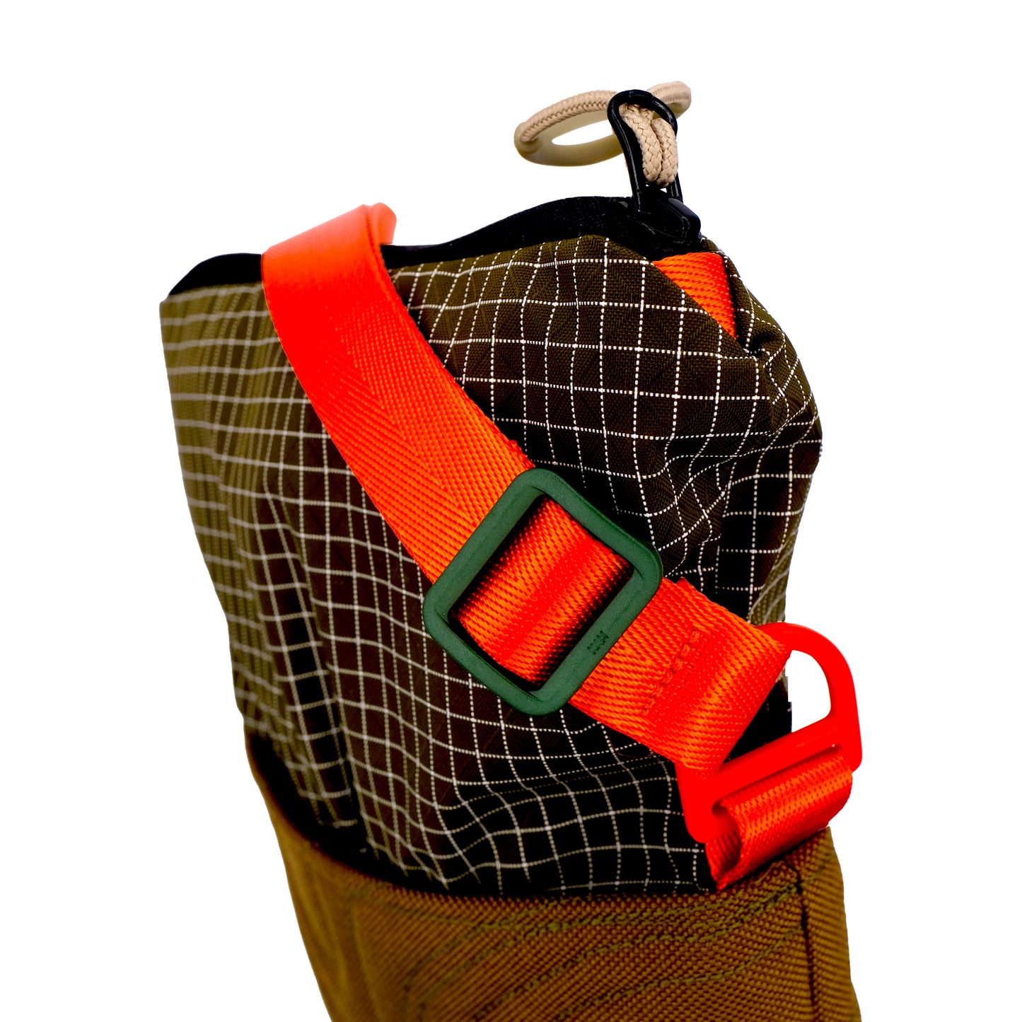 Topo Sling in Camel & Green 001