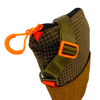 Topo Sling in Camel & Green 006