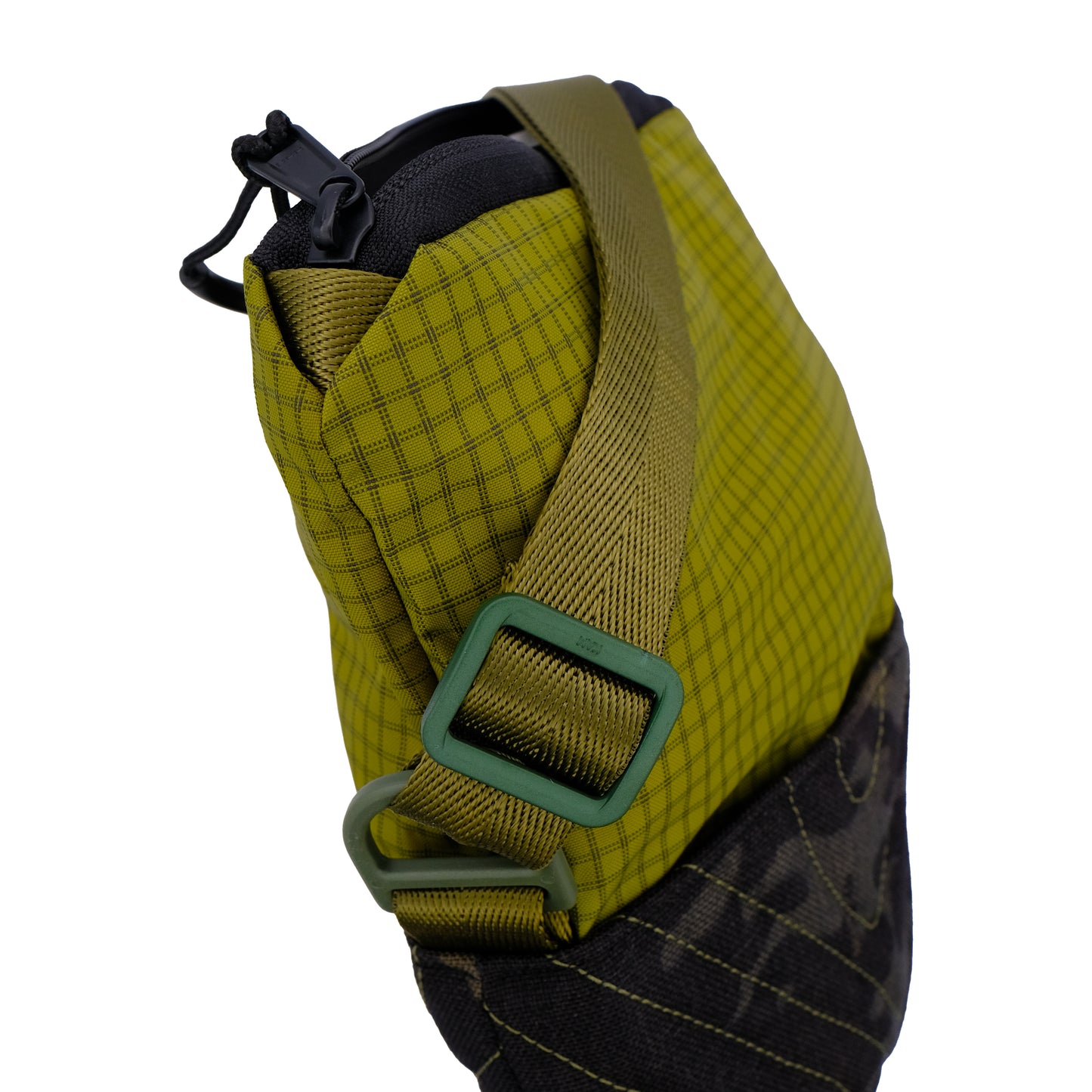 Topo Sling in Camo & Green 002