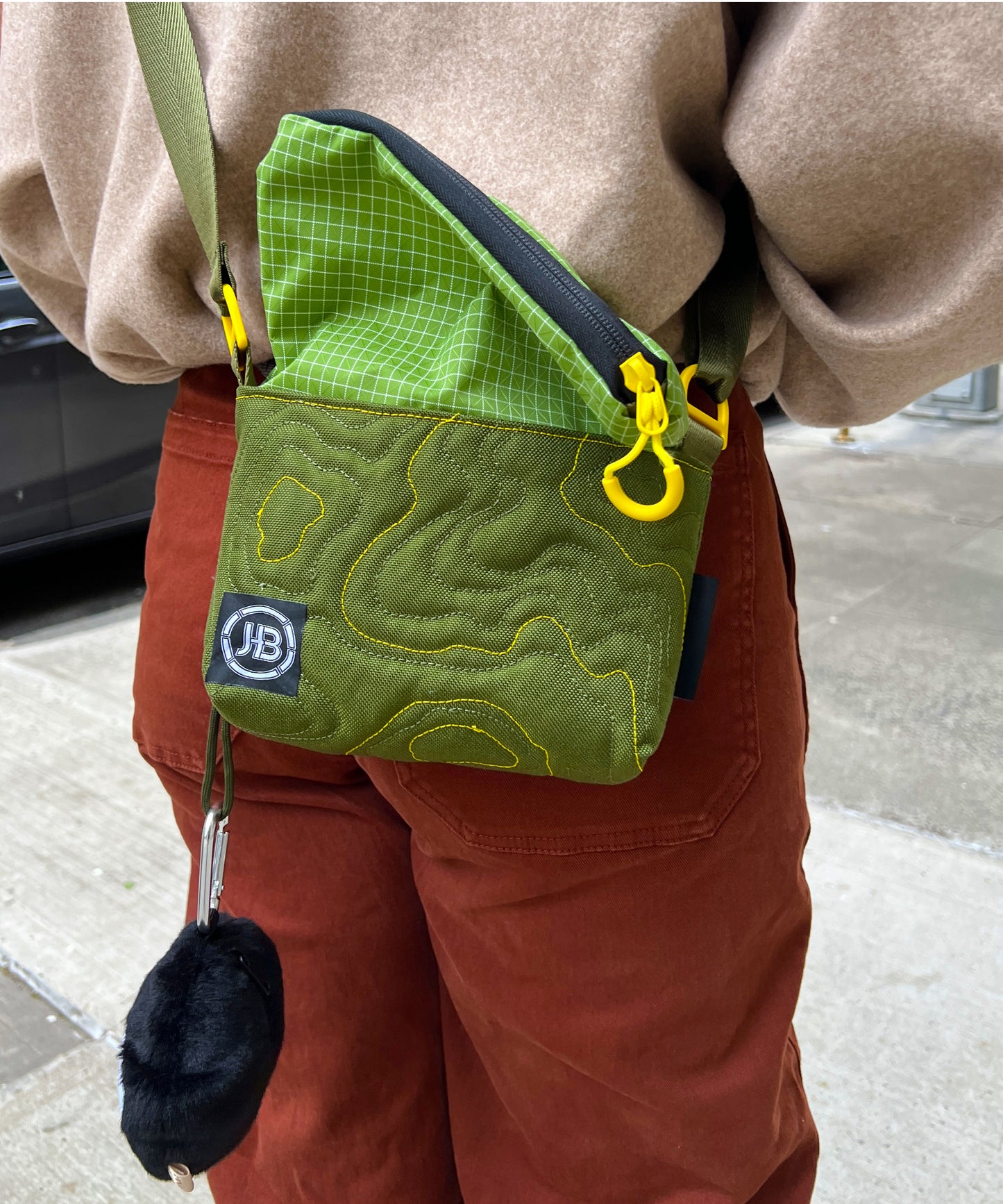 Topo Sling in Black & Lime 003